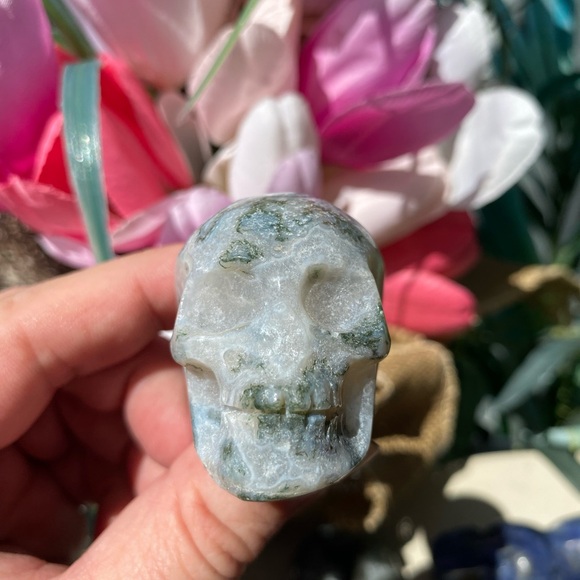 Small Moss Agate & Quartz Skull - Picture 5 of 13